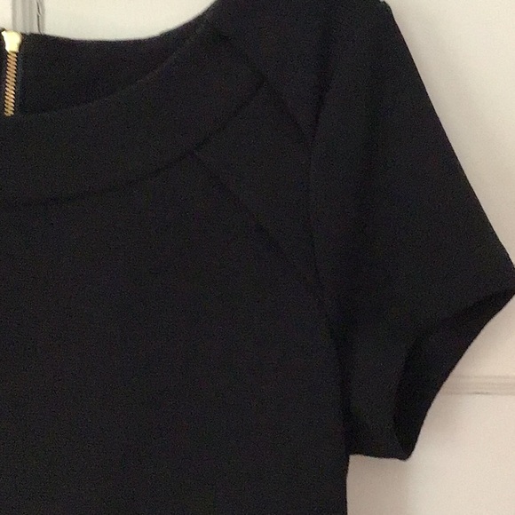 black short sleeve top with zipper in back - Picture 3 of 7